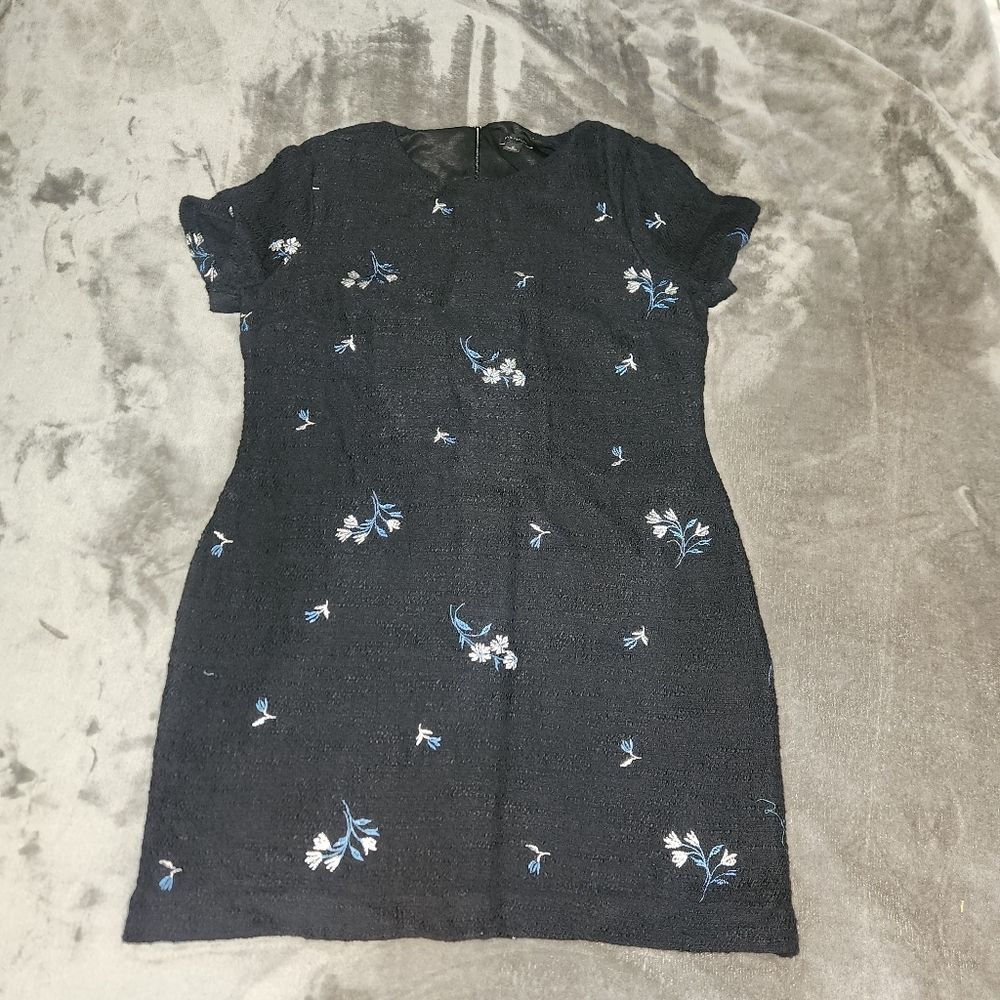 EUC Ann Taylor Black Embroidered Floral Tweed Shift Dress Size 10